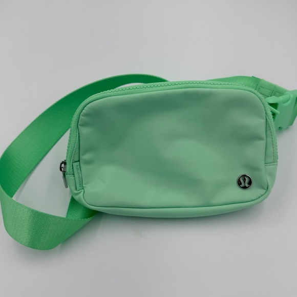 Lululemon Everyday Belt Bag 1L Citra Lime - Picture 2 of 6
